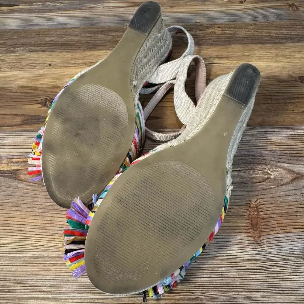 Betsey Johnson Lizzie Women’s 9.5M Raffia Fringe Espadrille Wedge Sandals